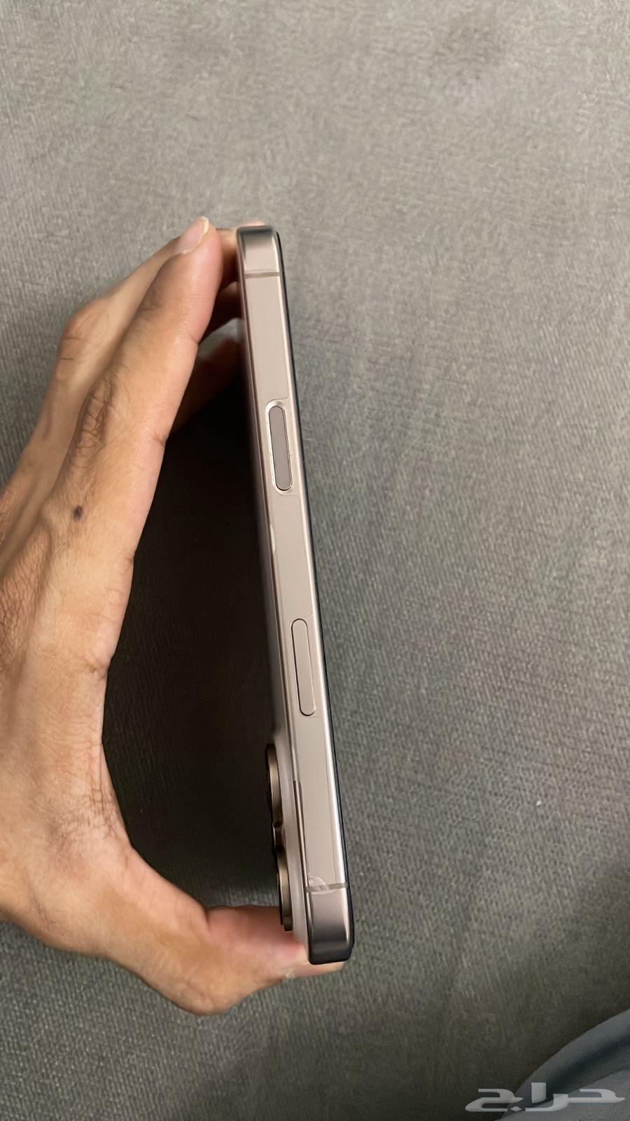 ايفون 16 برو ذهبي استخدام شهرين ضمان cst64485930713474114