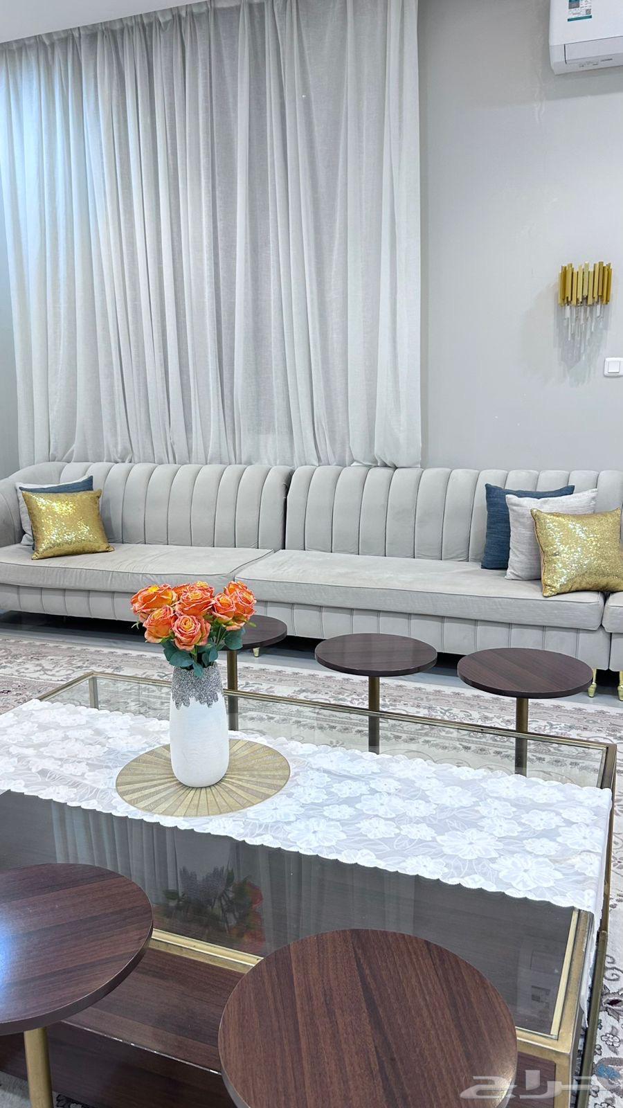 كنب وطاوله للبيع64483908910595111