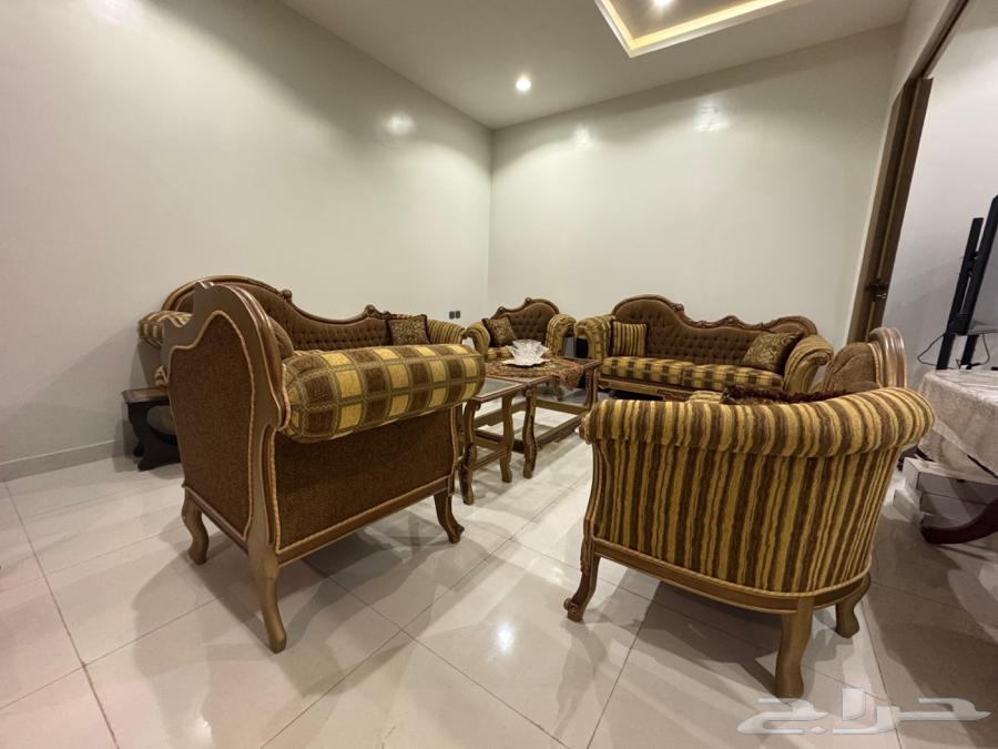 كنب مستعمل بحالة جيدة جدا64449704138115110