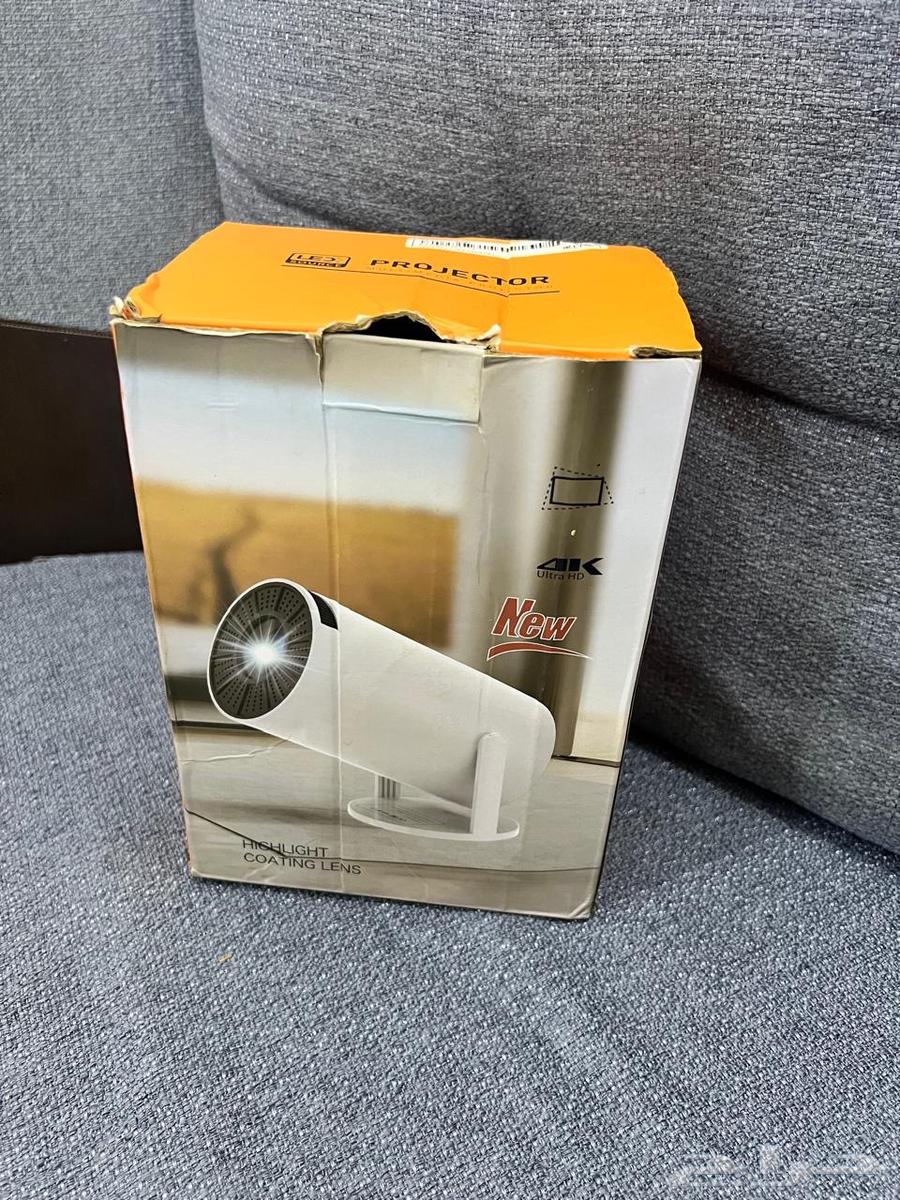 Projector64480977617025114