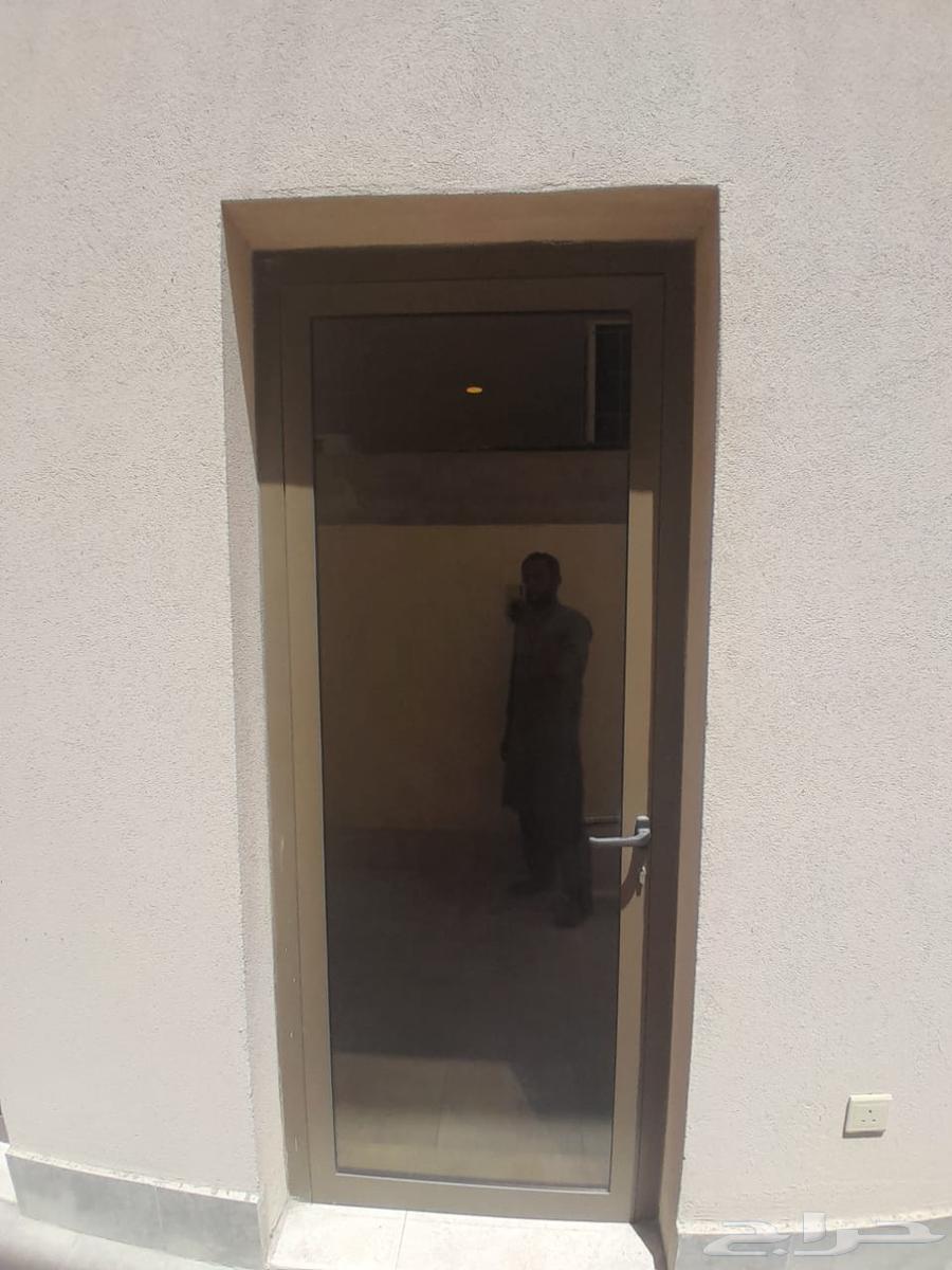 أبواب و جاكوزي و مغاسل جديده للبيع64480702945410113