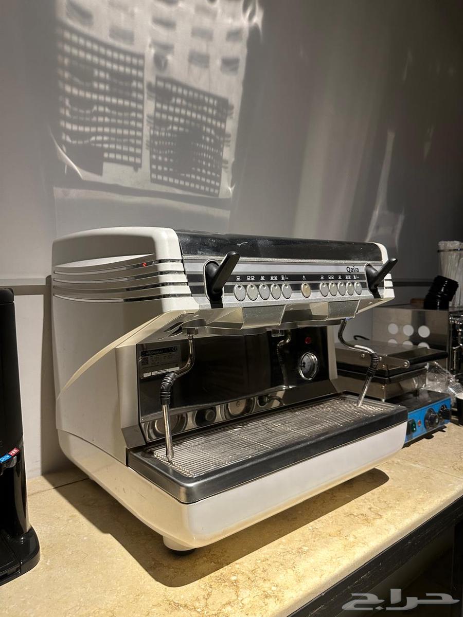 مكينة قهوة و كراسي64484144064643112