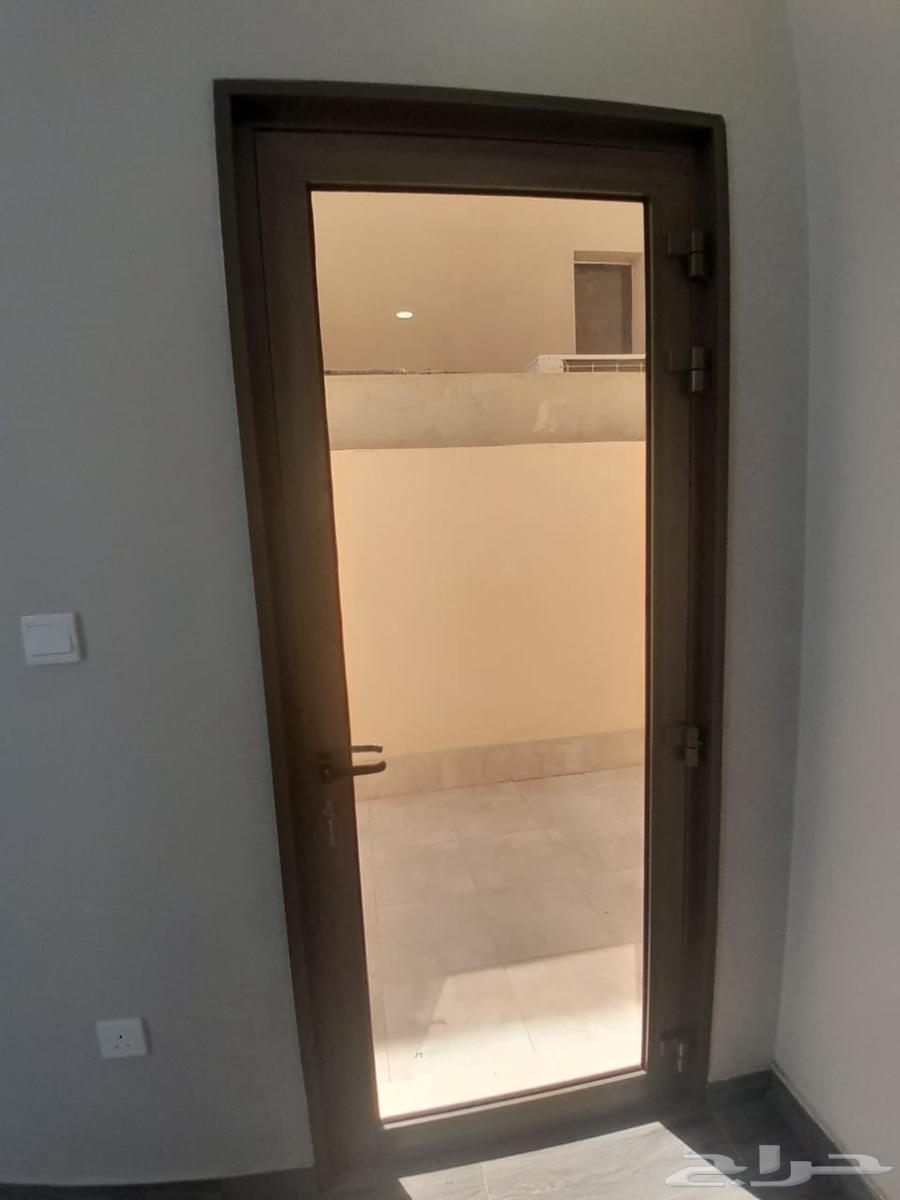 أبواب و جاكوزي و مغاسل جديده للبيع64480702945410111