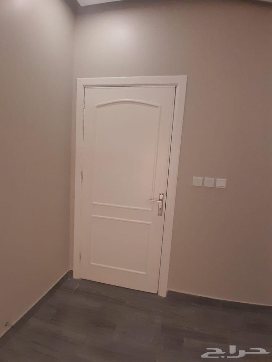 أبواب و جاكوزي و مغاسل جديده للبيع64480702945410112