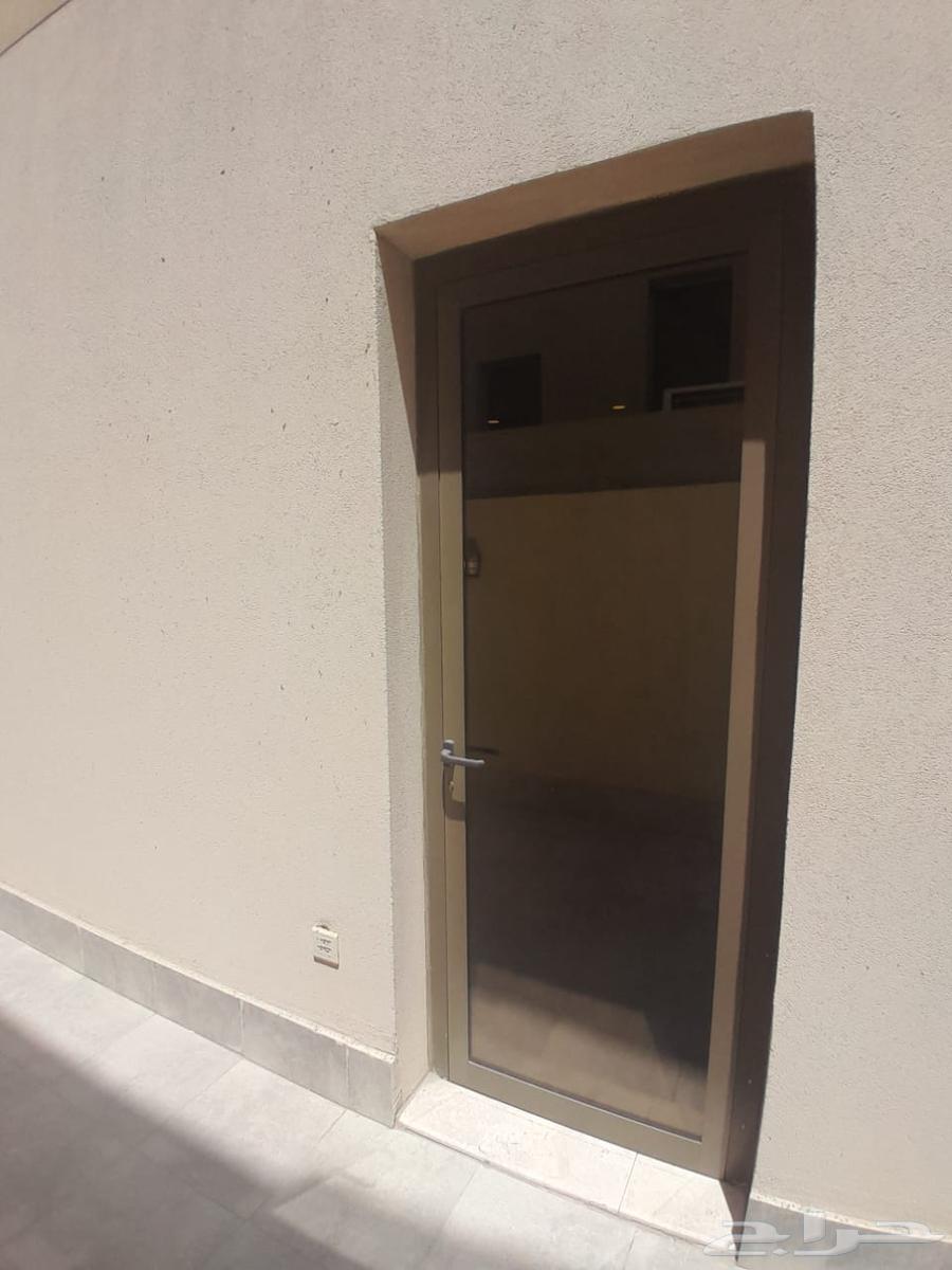 أبواب و جاكوزي و مغاسل جديده للبيع64480702945410110