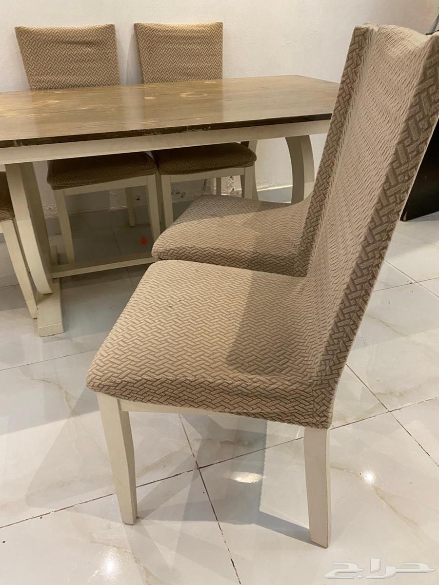 Clean dining table64482796455042110