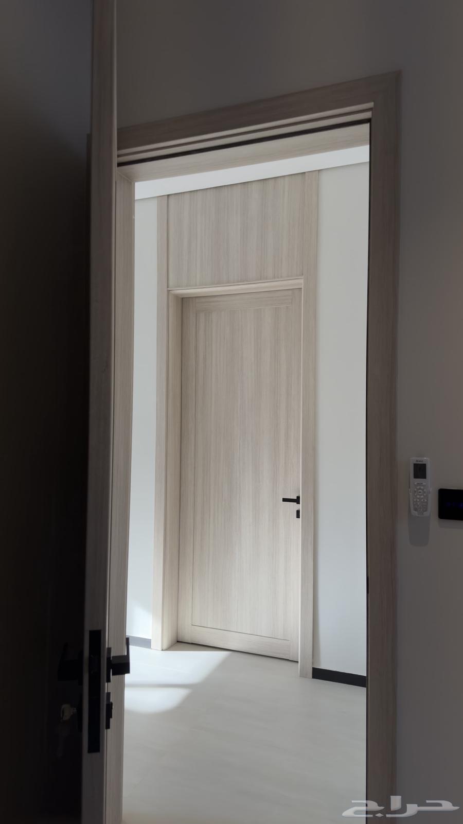 يوجد بابين wpc جديد ما استخدم ركبته وفكيته64490728292609111