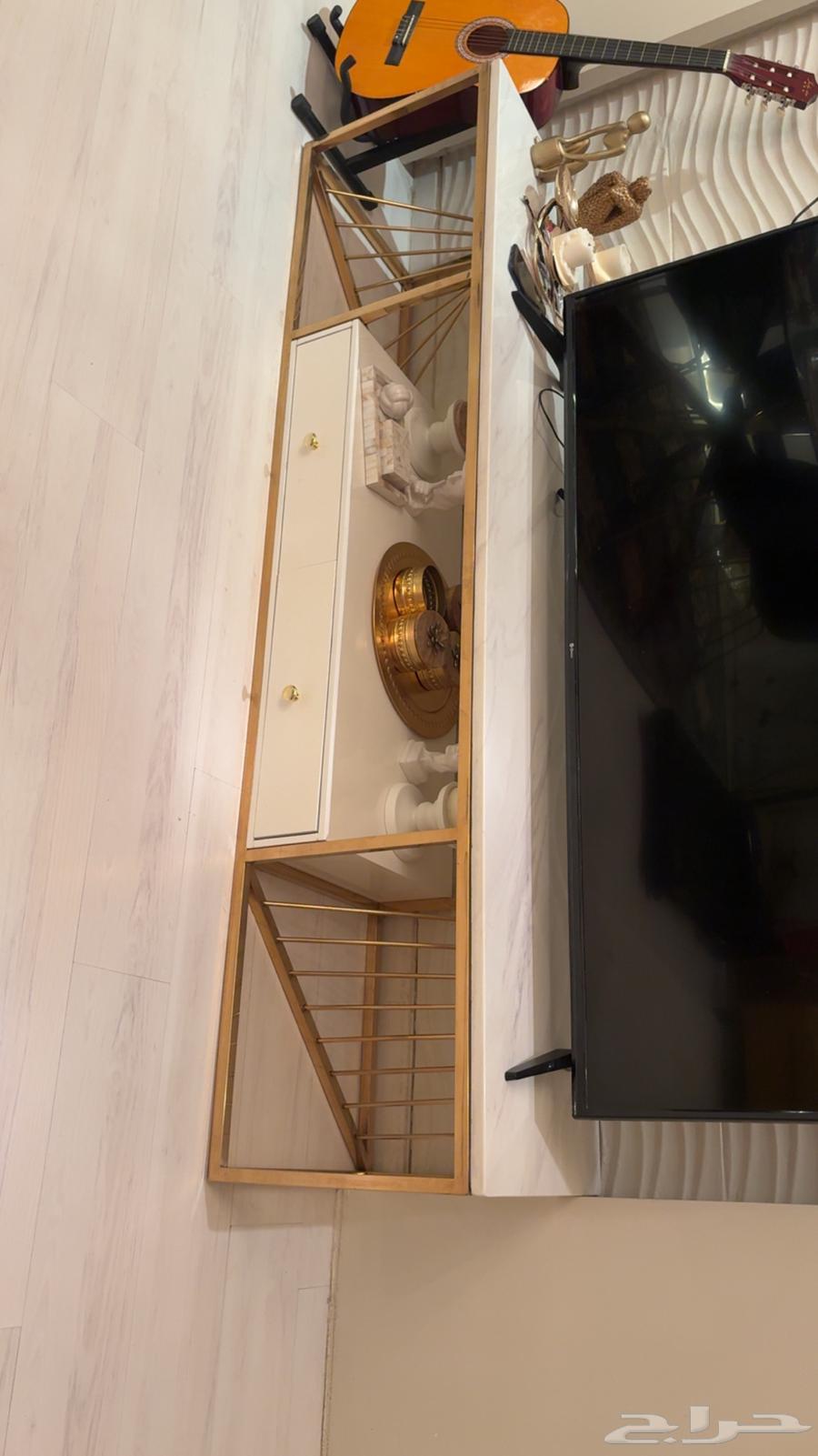 طاولات خدمه تشمل طاولة تلفزيون واربع طاولات صغار معها64492988761089111