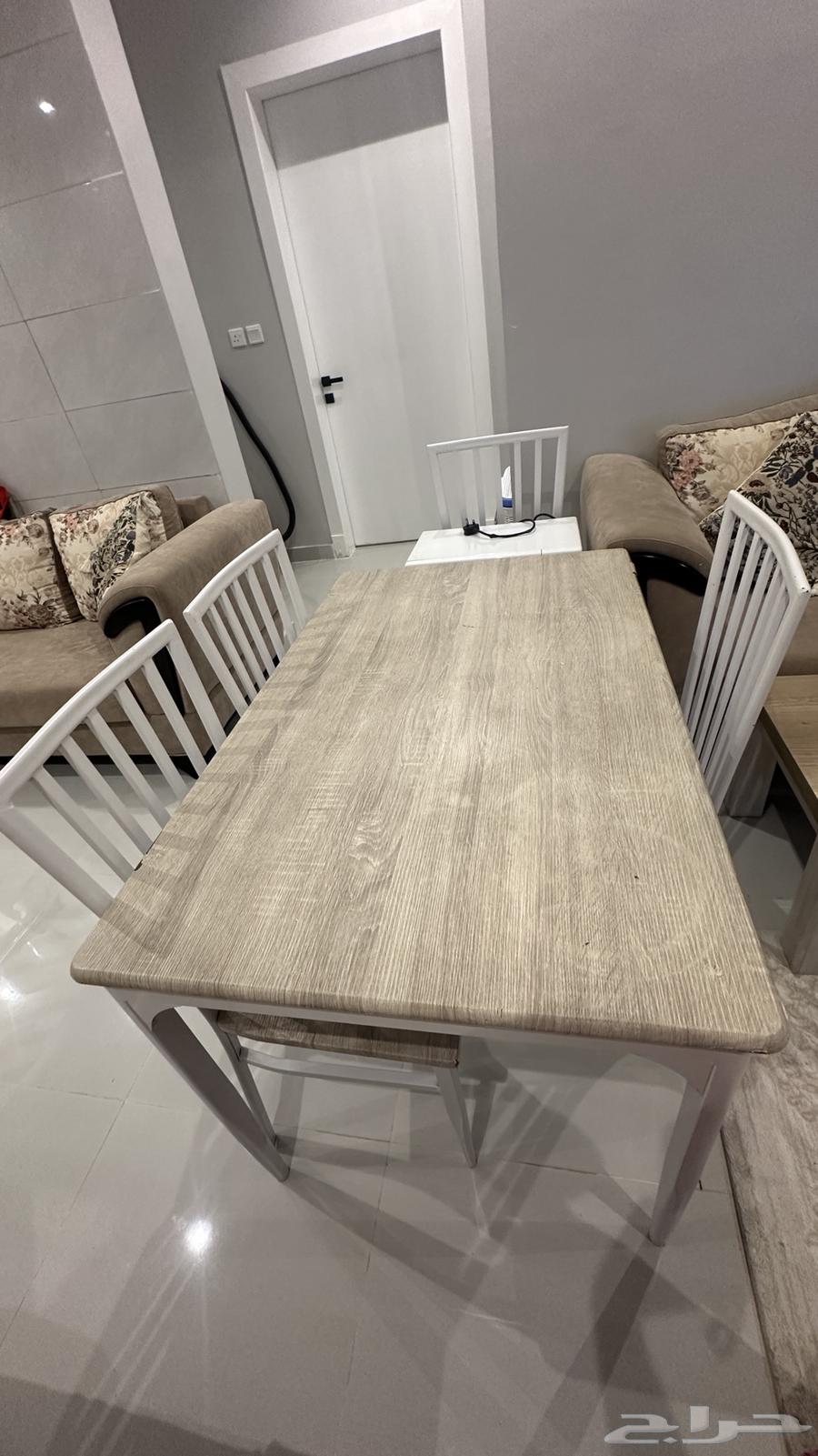 Dining table for four people with chairs64492853948289110