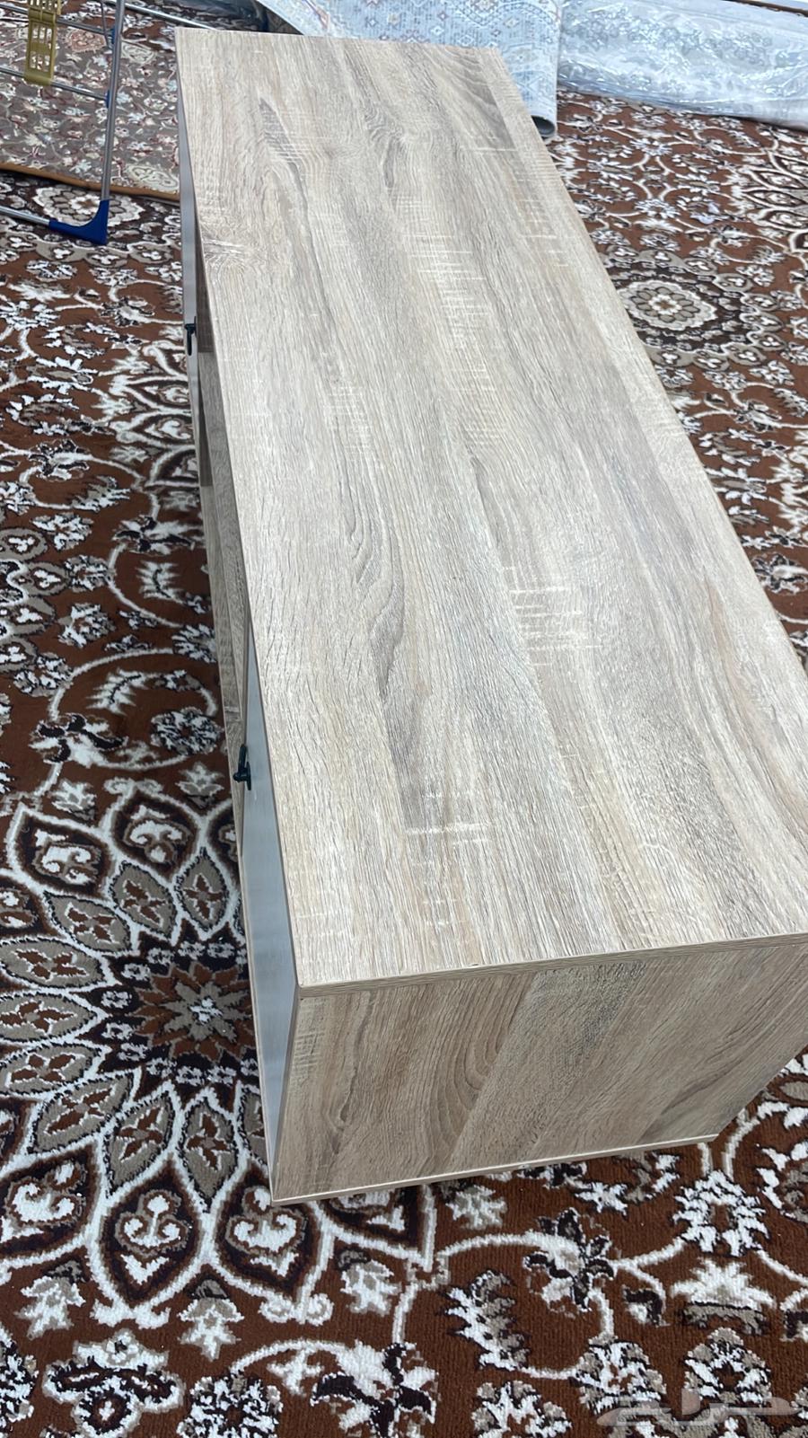 للبيع طاوله خشبيه شبه الجديد64488934386435111