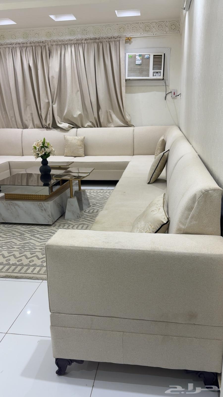 Sofa for sale with table and star64486552092417110