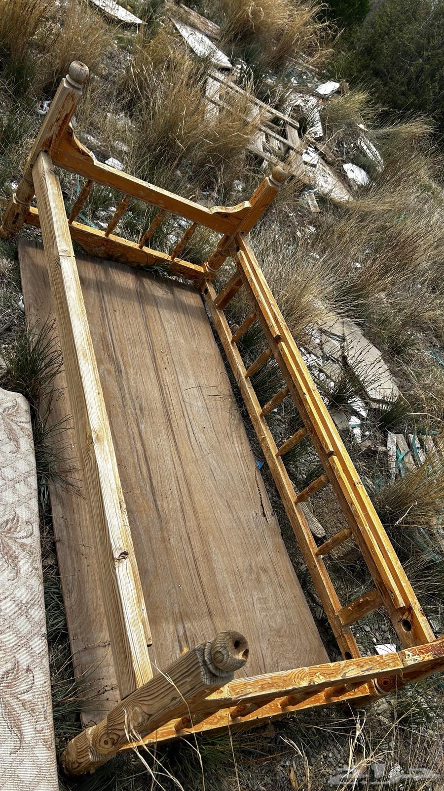 Bed and 3 mattresses64490110023938110