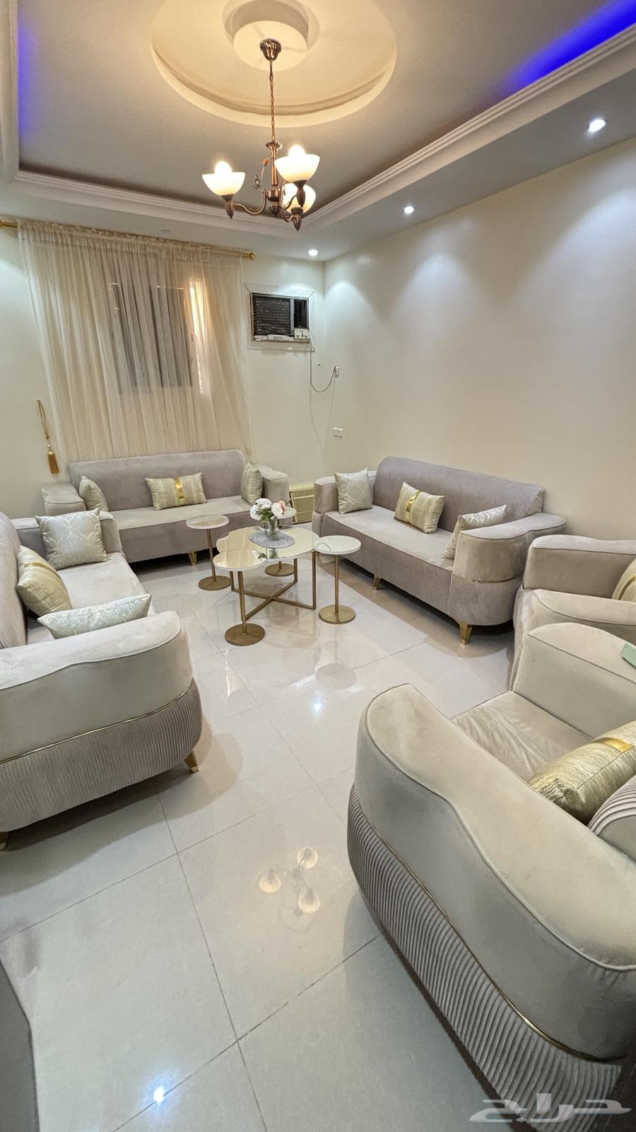 كنب وطاوله للبيع مستعجل64490890306563112