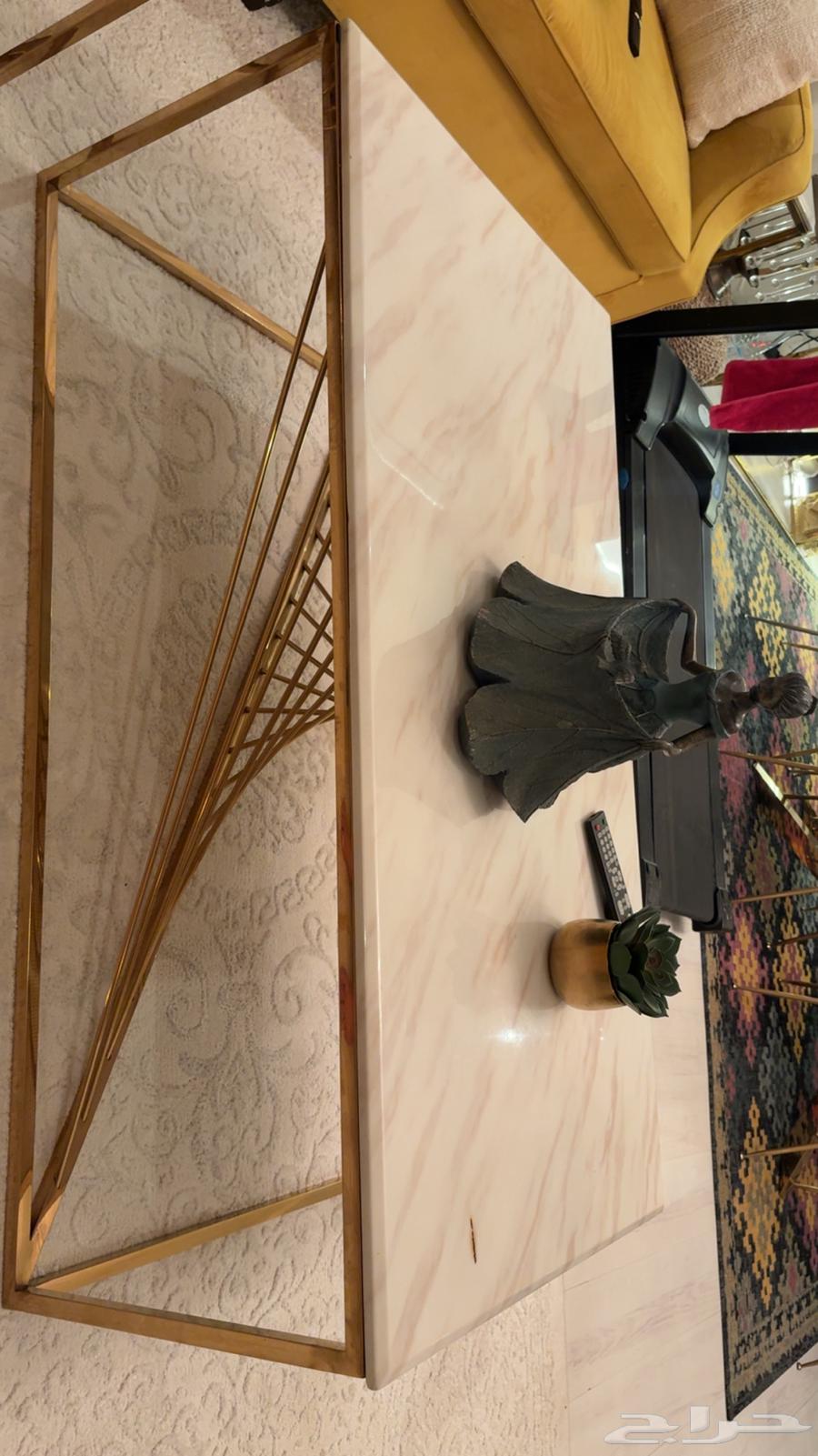 طاولات خدمه تشمل طاولة تلفزيون واربع طاولات صغار معها64492988761089110