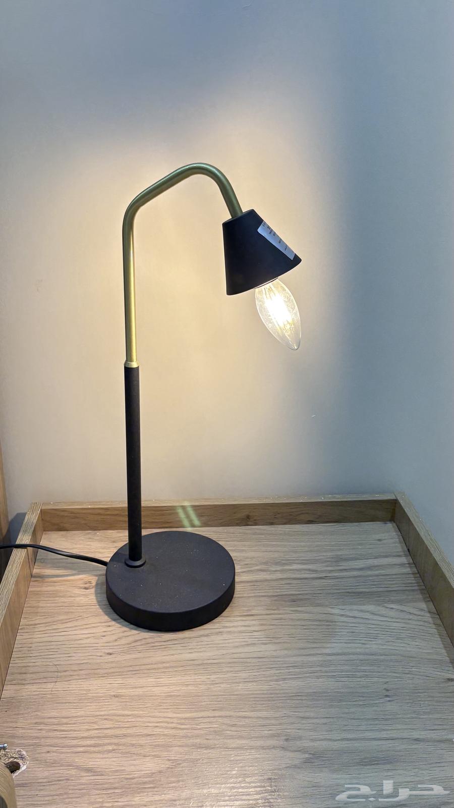 Table and lighting64493477887106111