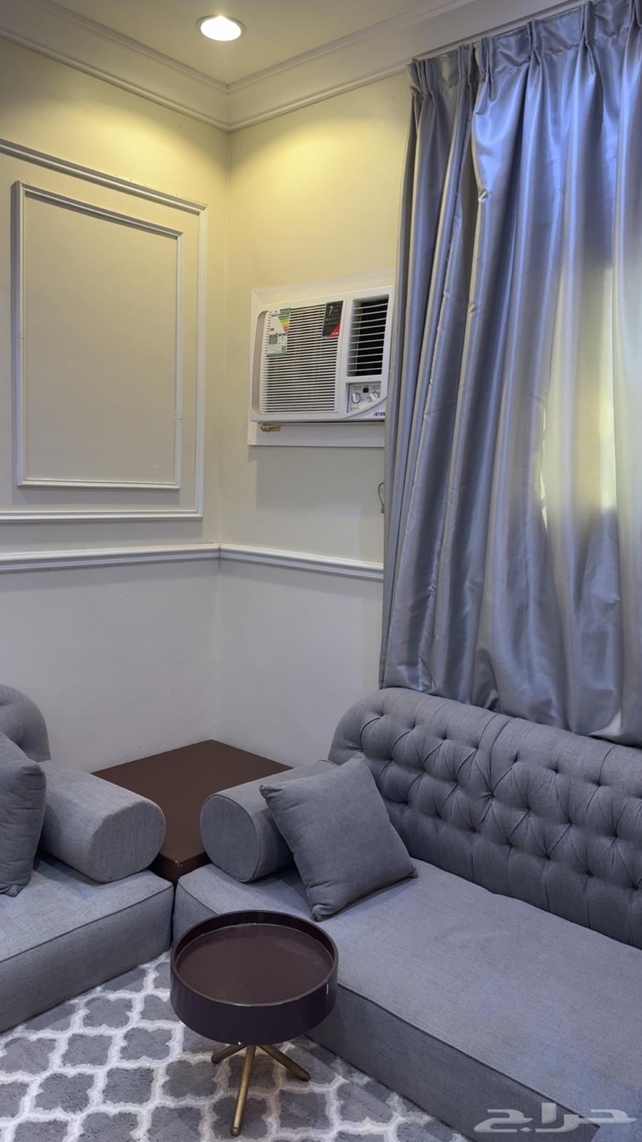 Almost new carpet with its seats, curtain, and tables64490427225859112