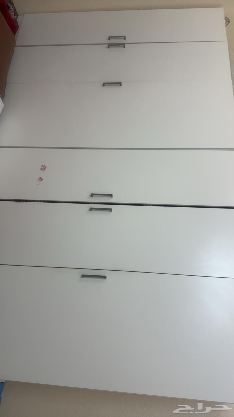 للبيع دولاب ايكيا بحالة ممتاز64493437283970111
