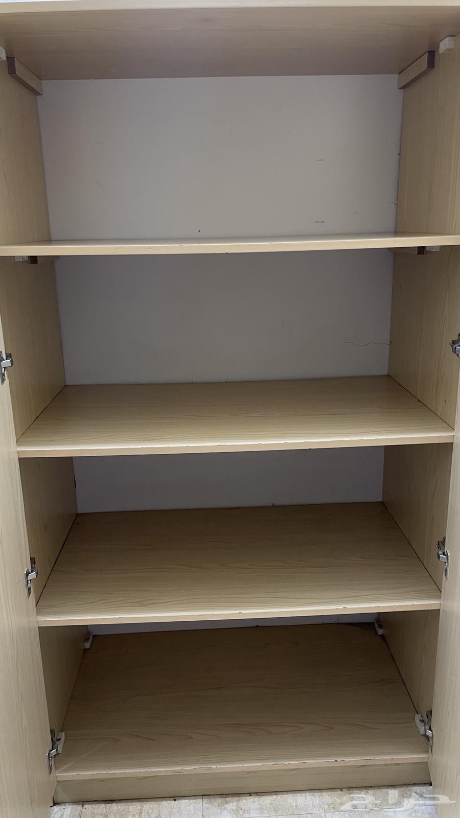 دولاب مستخدم في حالة جيدة نظيف جد ا لايوجد كسر64490496024449110