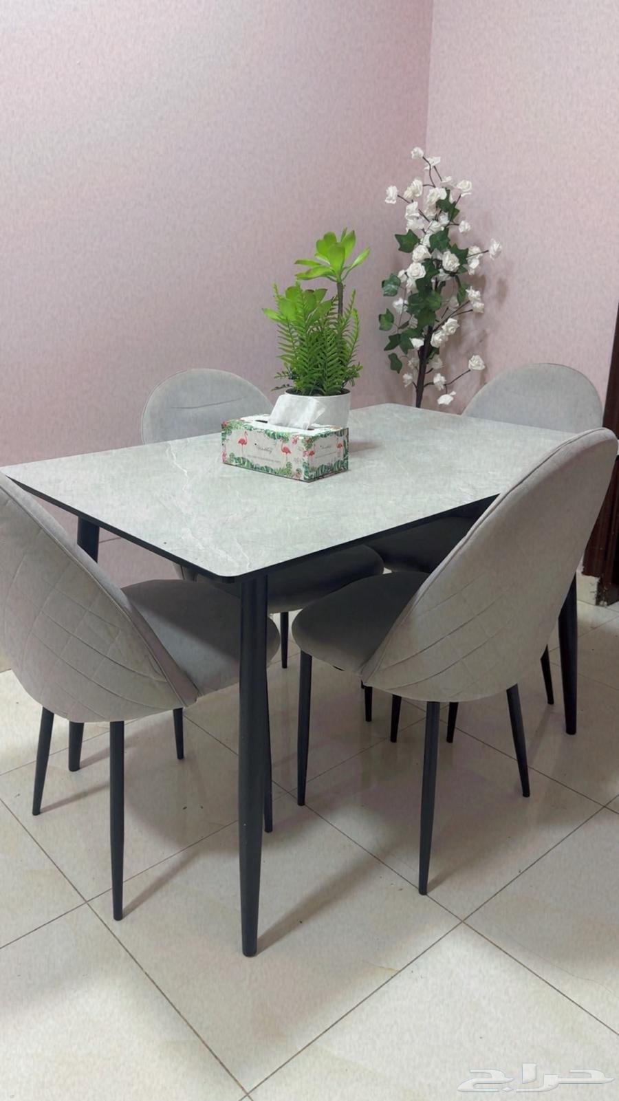 New dining table, used for 3 months64487319237123110