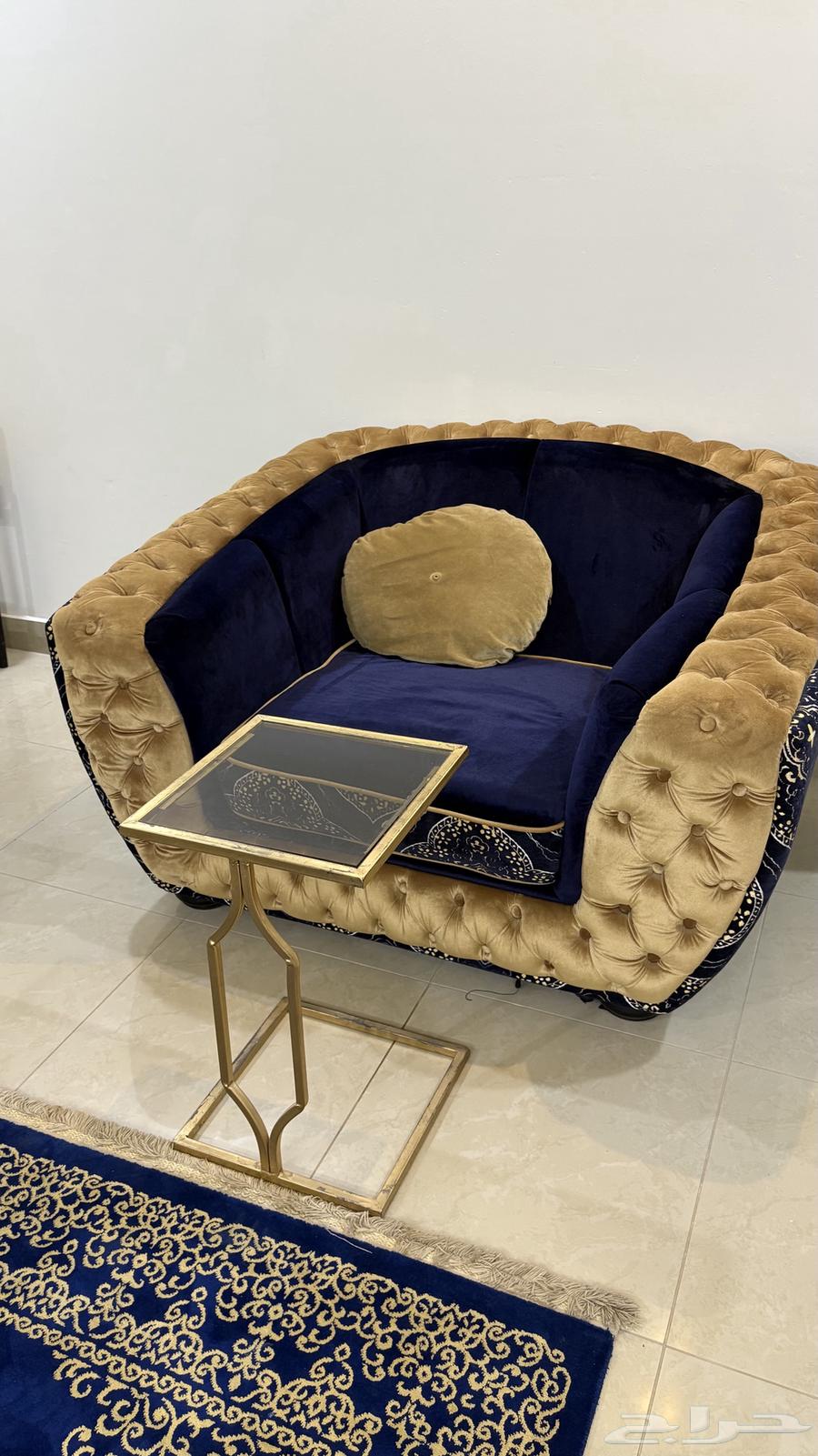 للبيع طاولة طعام وبرادة وطاولة64489806986627110