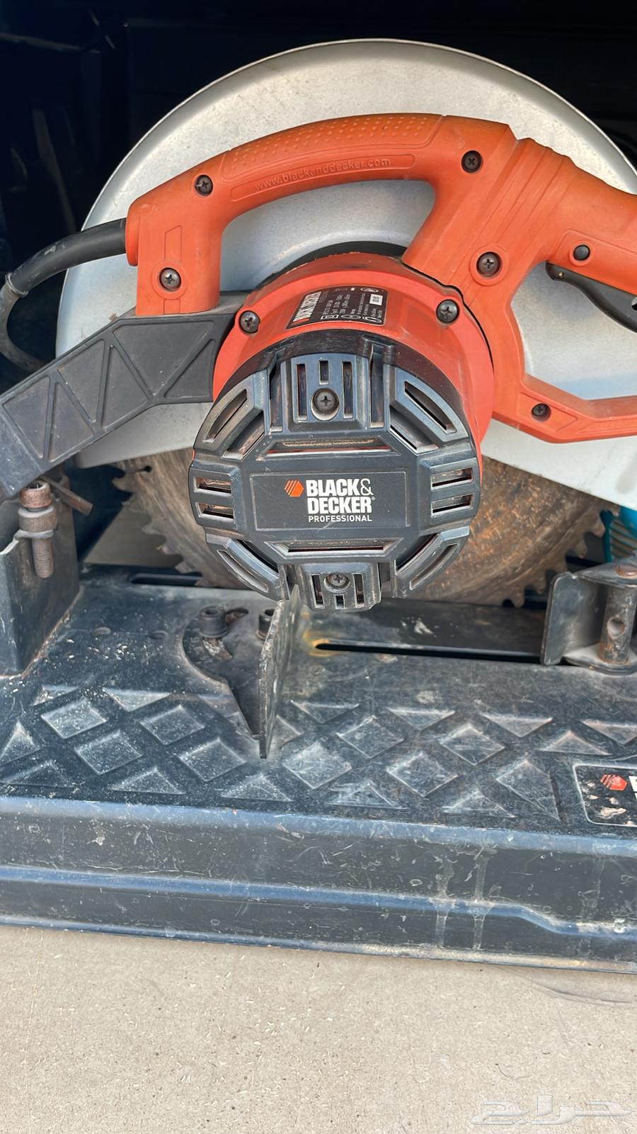 A large rocket and a ground saw64486812966273110