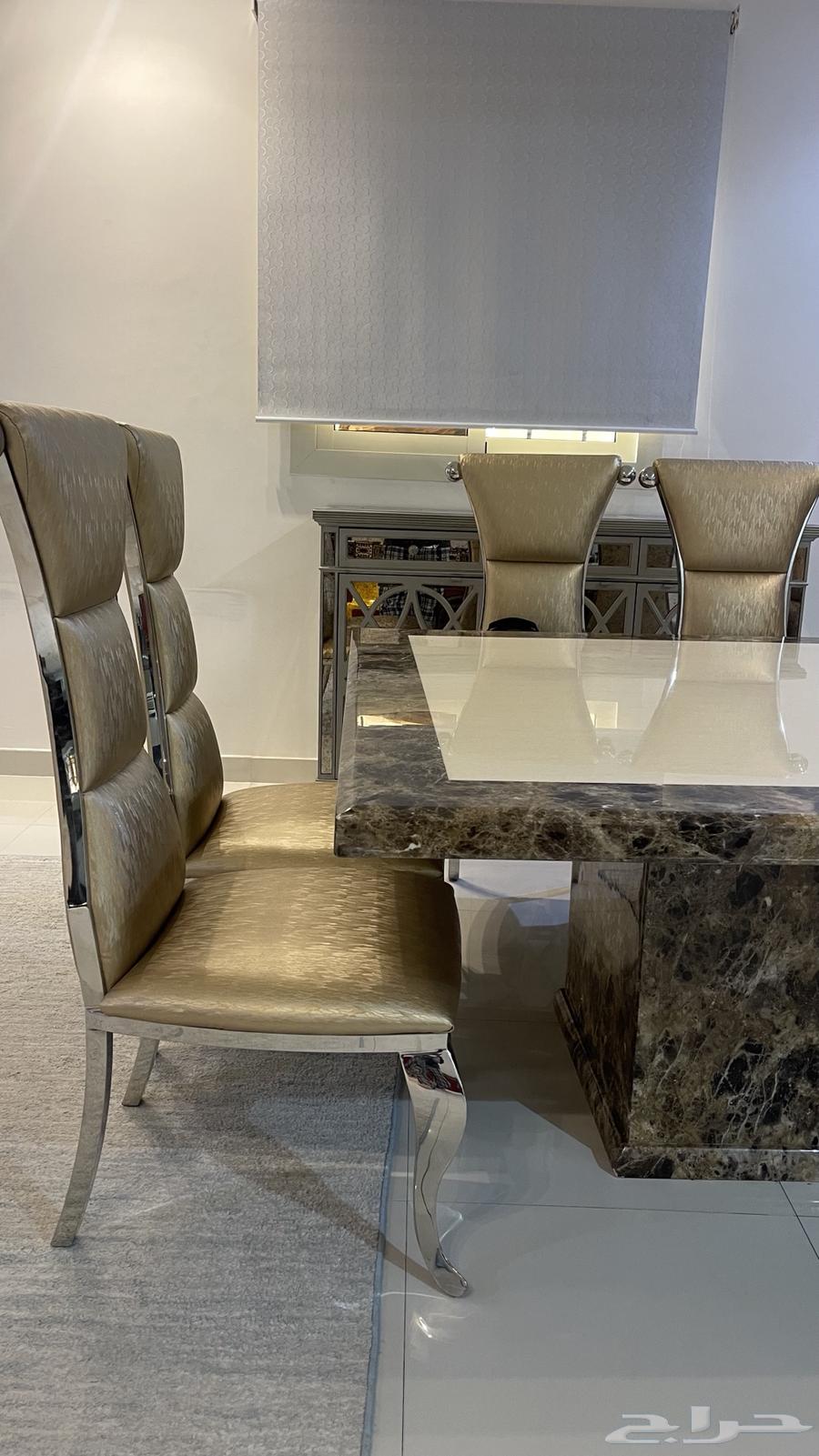 Marble dining table, very heavy64490605151745114