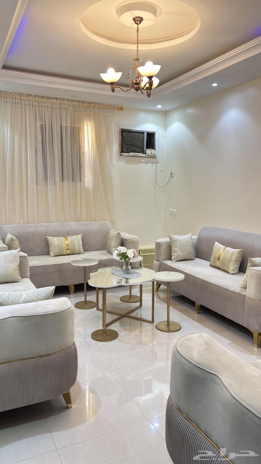 كنب وطاوله للبيع مستعجل64490890306563110