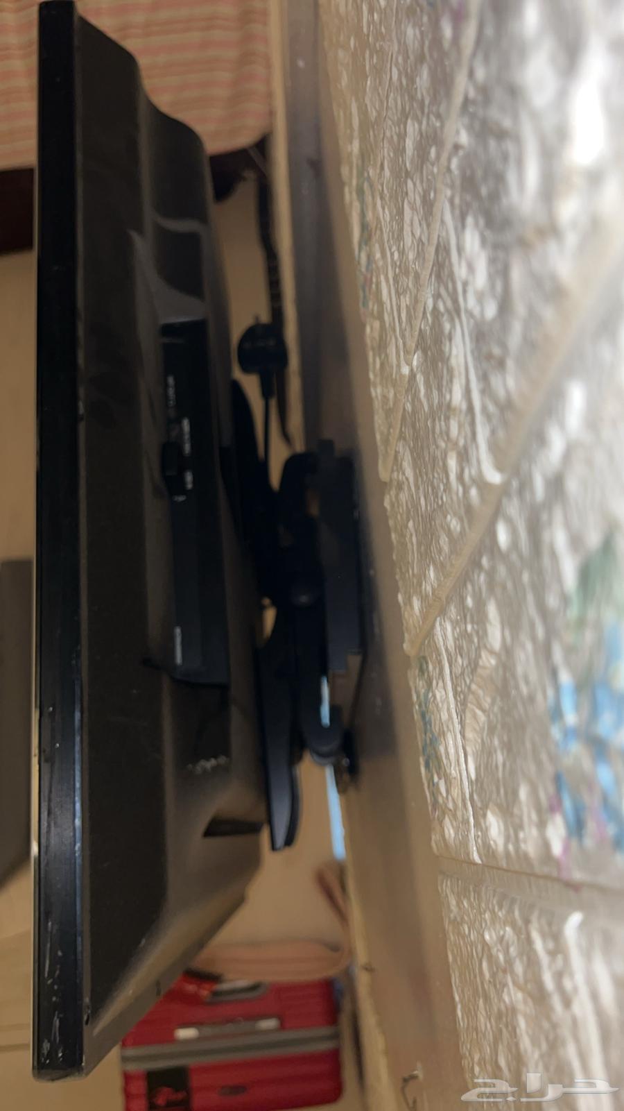 Screen with refrigerator64494304800641112