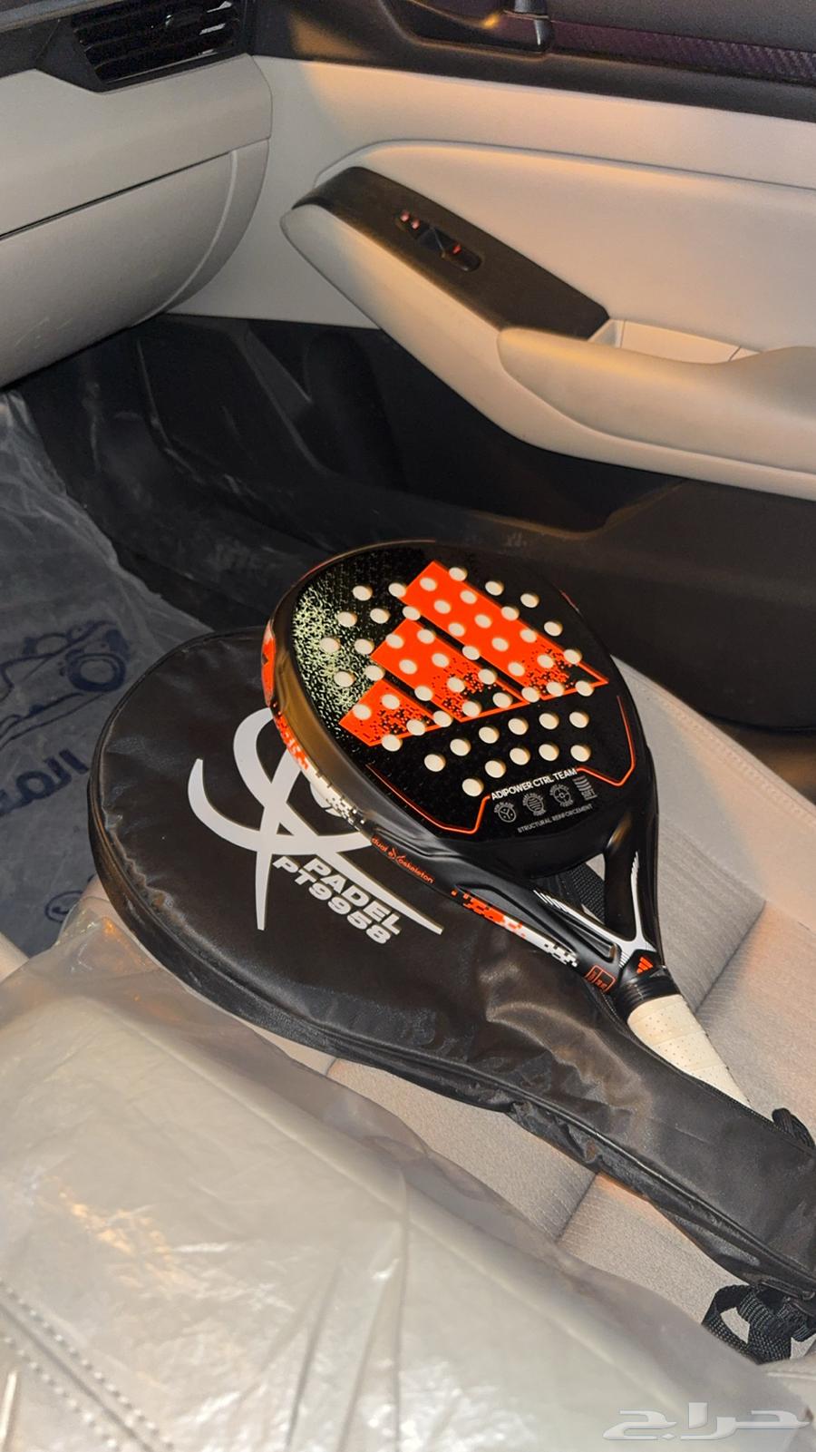 مضرب بادل اديداس 37564493795783299110