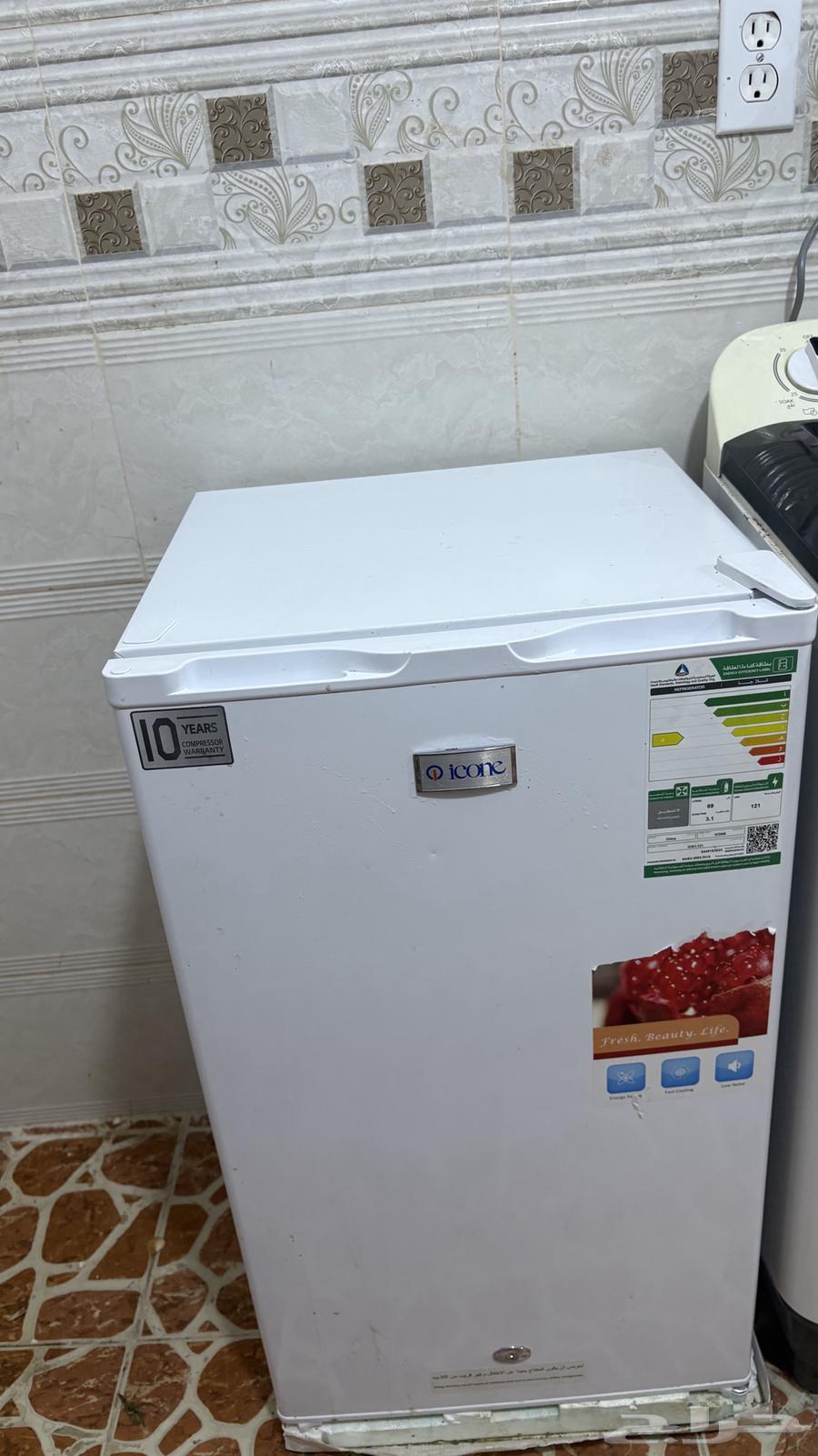 Small Icon refrigerator with little use64493768215811110