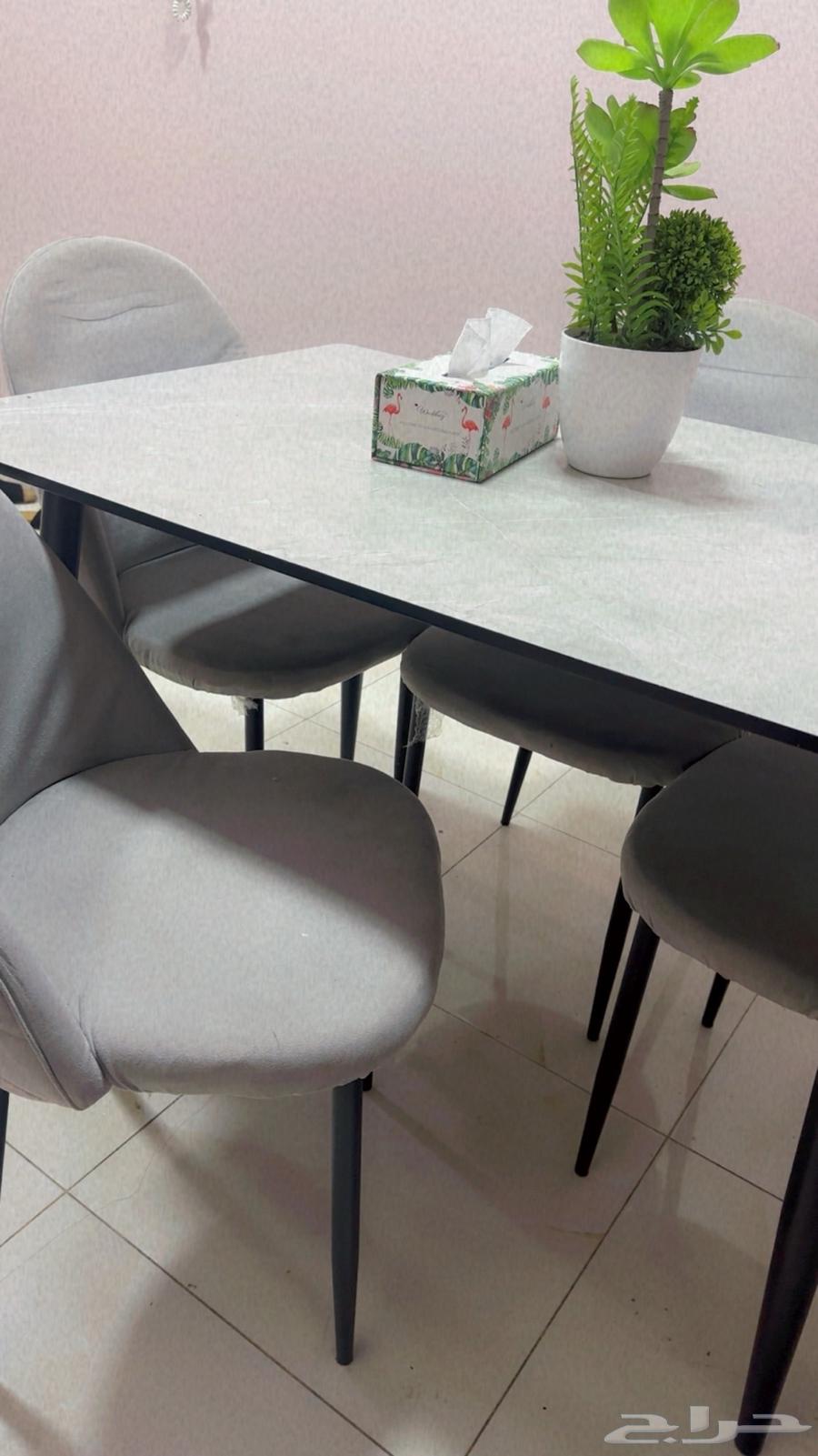 New dining table, used for 3 months64487319237123112