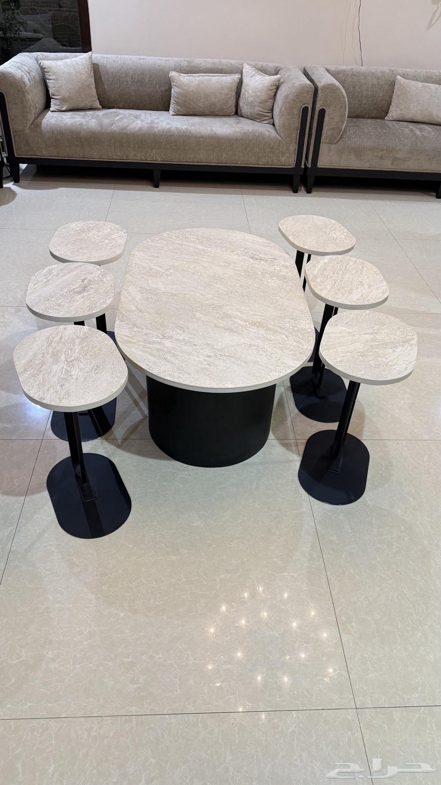 Table with six small tables64486812948739110