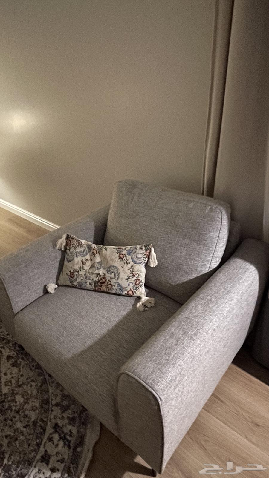 كنب مقعد واحد بلون رمادي64490055494275111