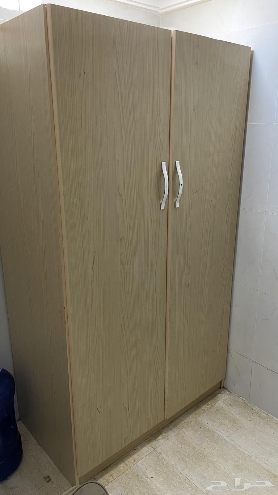 دولاب مستخدم في حالة جيدة نظيف جد ا لايوجد كسر64490496024449111