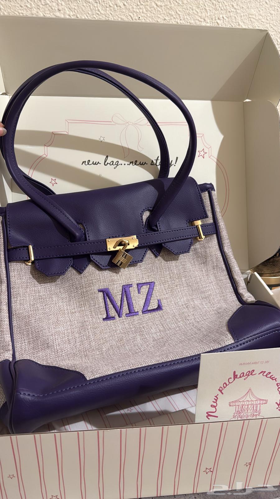 Unused bag.. reason for selling: it arrived in a different color than I wanted64494030832131110