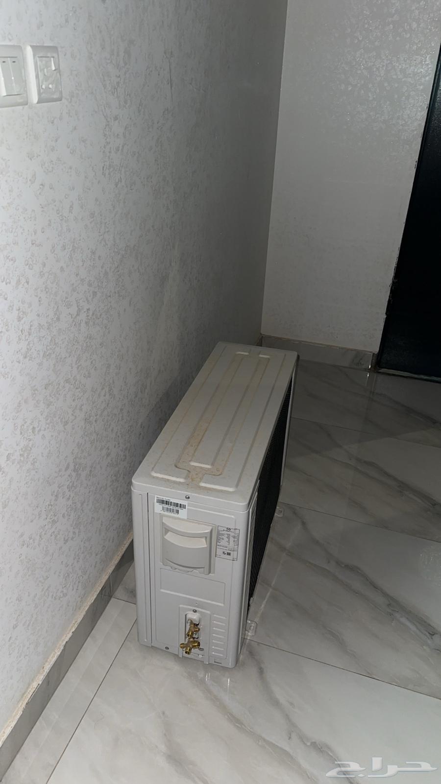 12,000 BTU air conditioner with all accessories, new, used for only 5 months or less64494085399555110