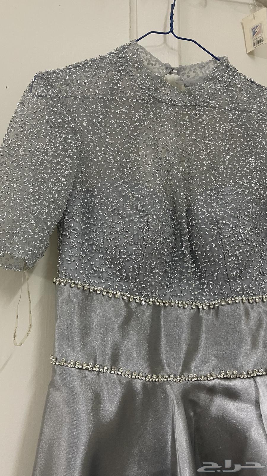 فستان فخم رمادي بلمسات فضية   مثالي لكل المناسبات64494112795393114
