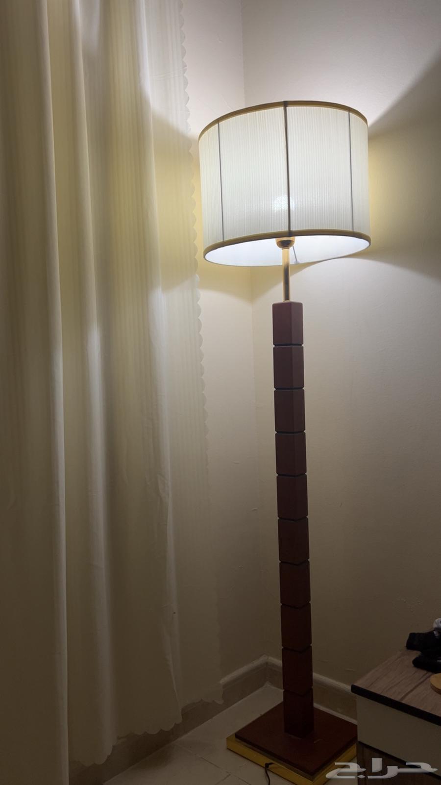 Lamp for sale, bought for 300, selling for 150, new and clean, plug disconnected64486757775874110