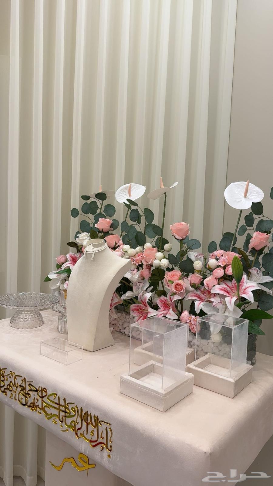 طاولة ملكة للبيع 50064487456772611110