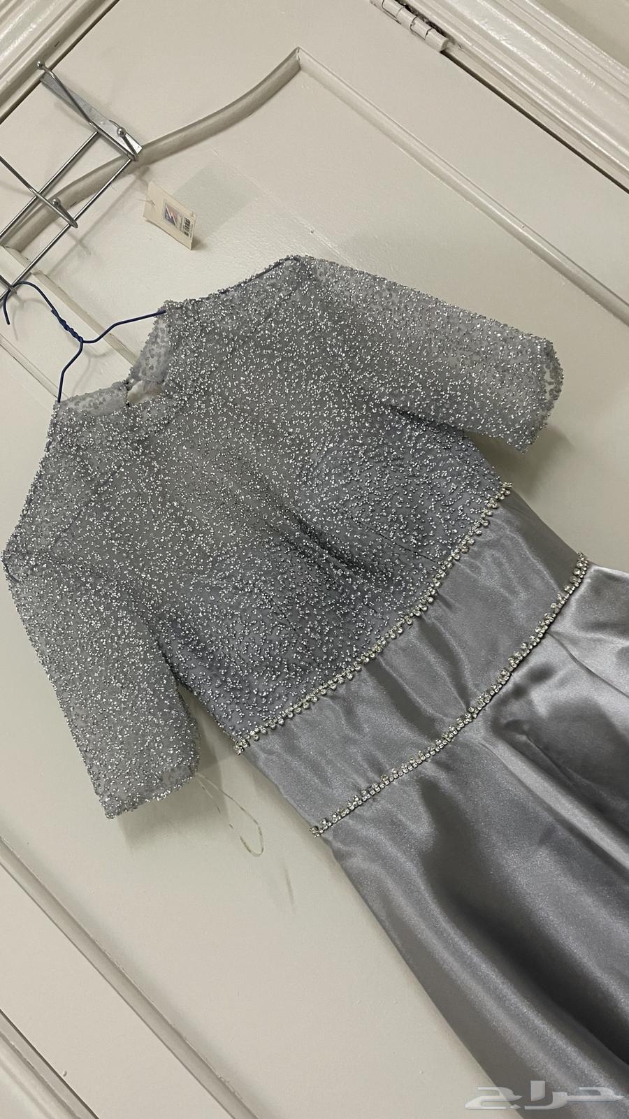 فستان فخم رمادي بلمسات فضية   مثالي لكل المناسبات64494112795393112