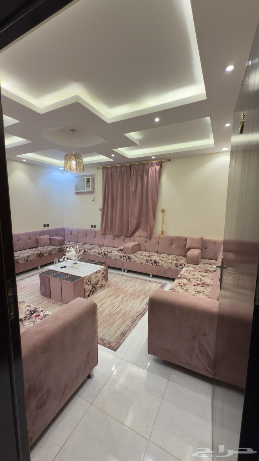 كنب وطاوله وفرشه للبيع مستعجل64490179179778110