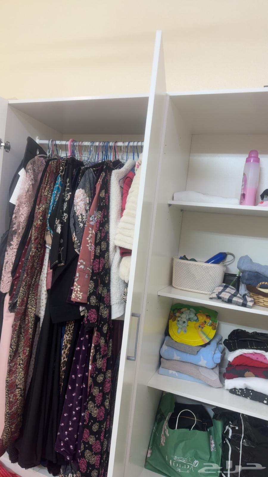 للبيع دولاب ايكيا بحالة ممتاز64493437283970110