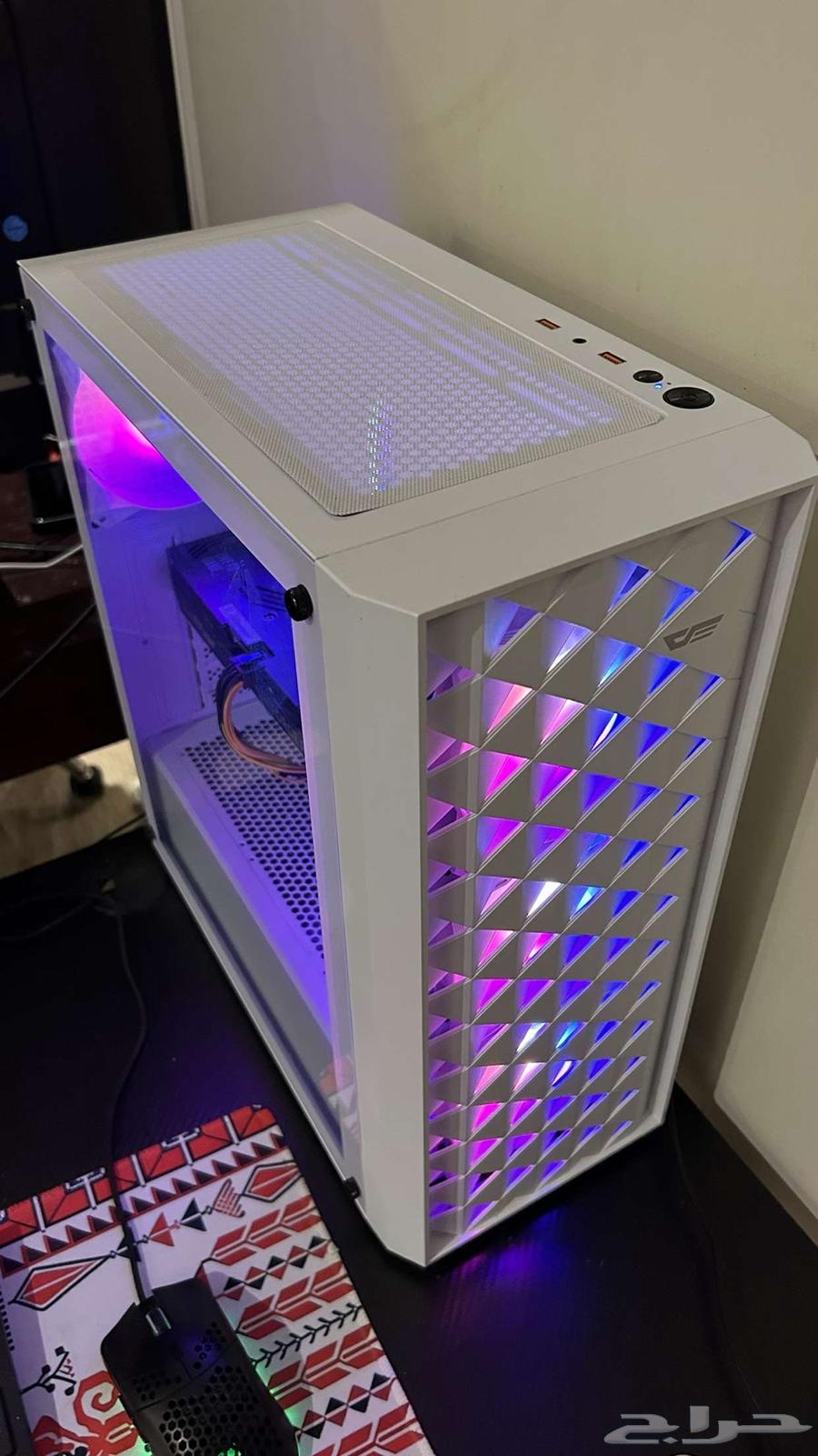 بي سي قيمنق معه اغراضه64490482177922110