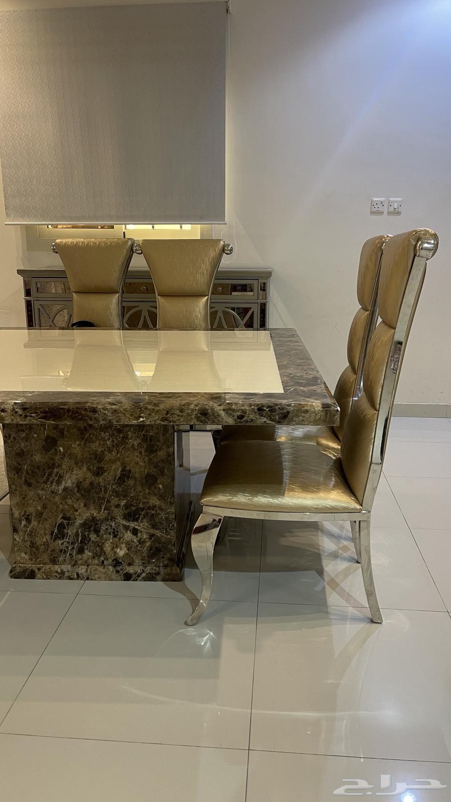 Marble dining table, very heavy64490605151745111