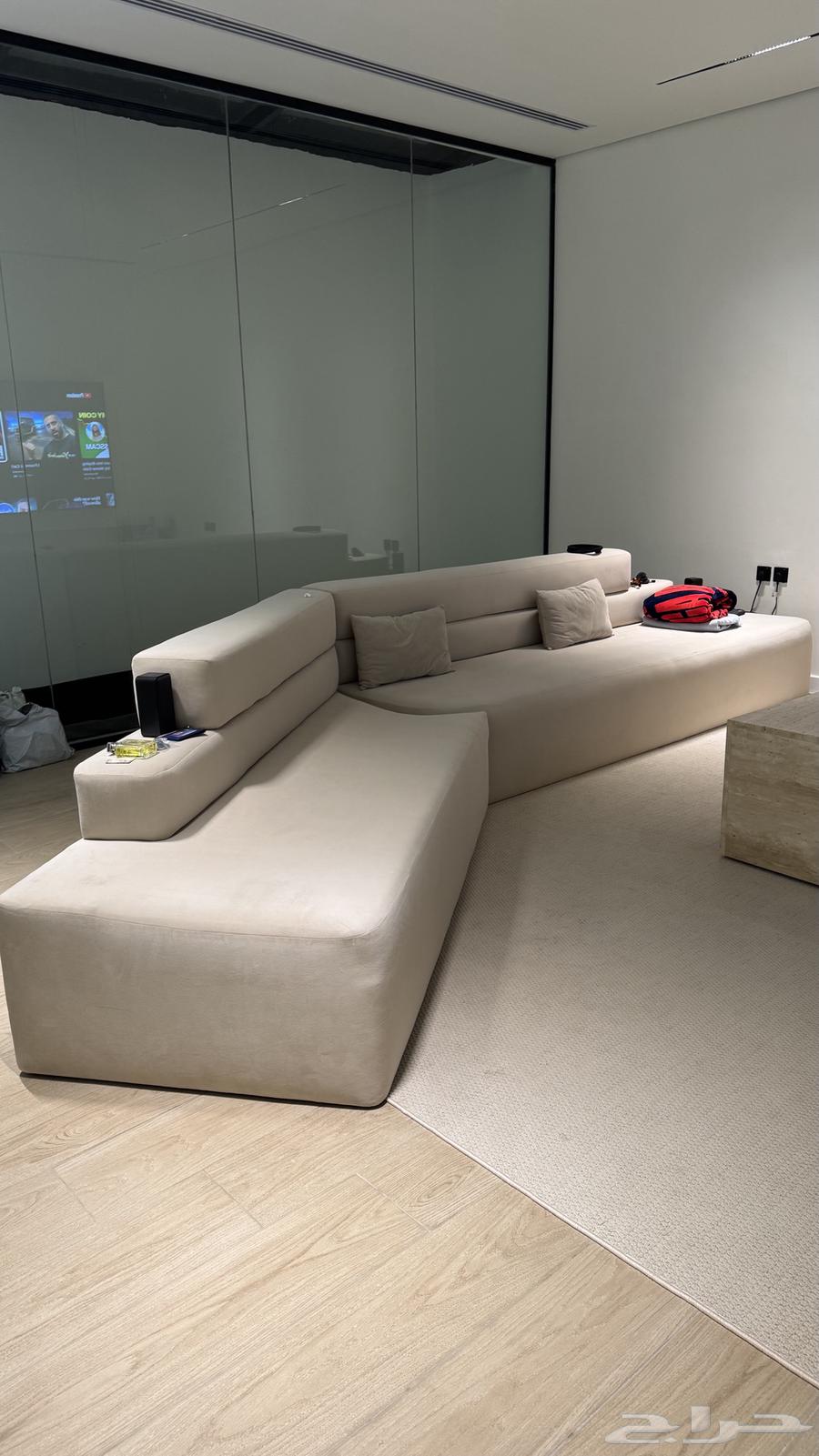 Clean corner sofa used for a few months64492934640514111