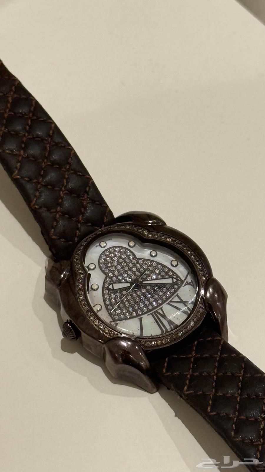 ساعة ألماس مستعمله و قابل للتفاوض.64489059200898110