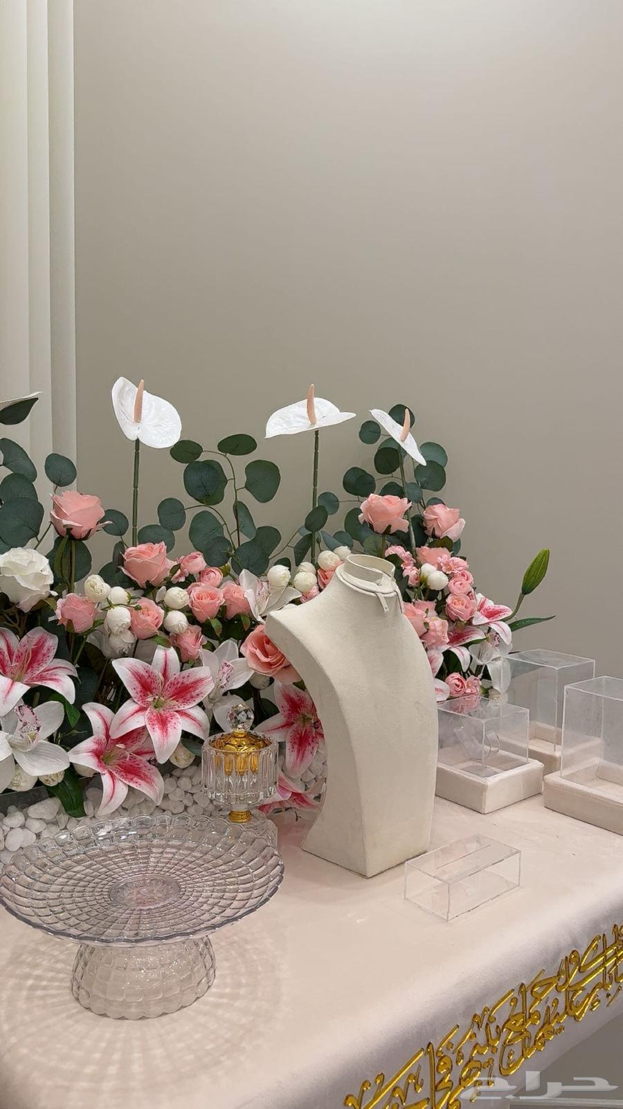 طاولة ملكة للبيع 50064487456772611112