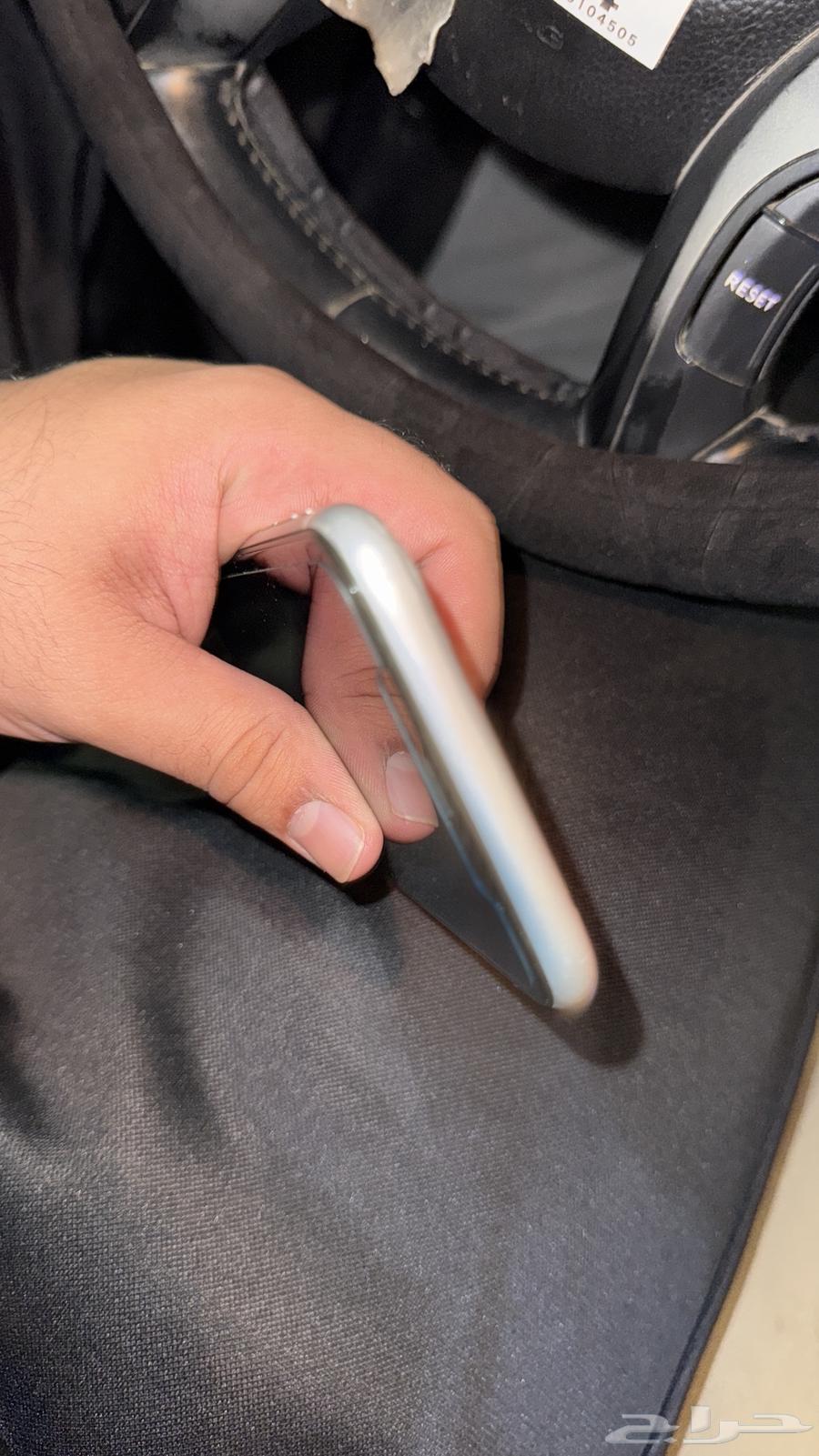 iPhone XR 12864486882712963113