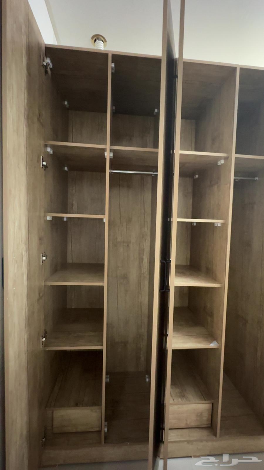 Cabinet separated by 3600 new thick wood divided into 4 doors, I have 1000 in it64493614584963110