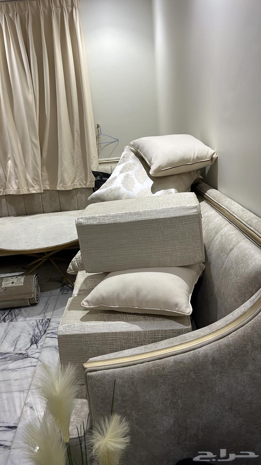 أثاث نظيف جدا  للبيع والرجاء لايتصل إلا الصادق بالشراء ..64492745098627111